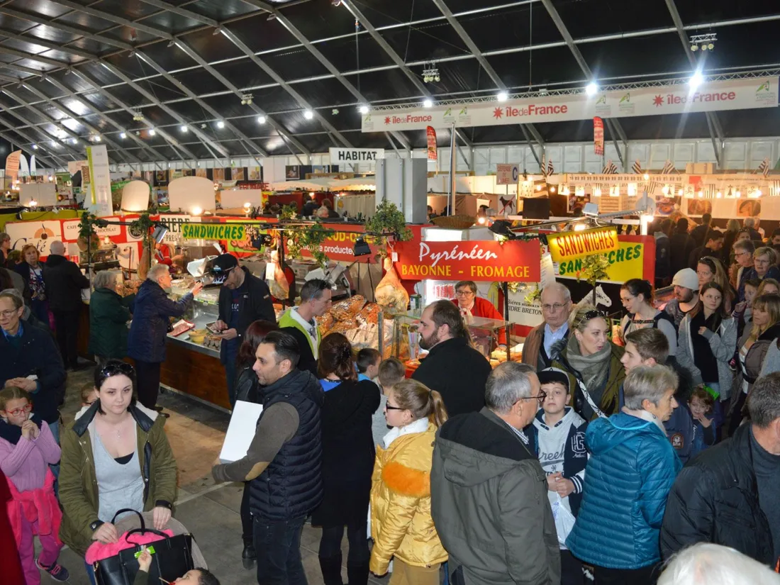 Une bagarre géante éclate à la foire aux fromages et aux vins de Coulommiers
