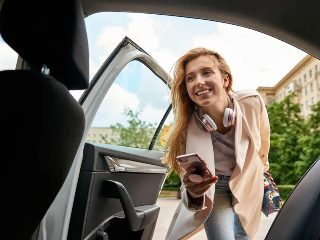 Faux billets, micro-ondes ou déambulateur : le top 10 des objets oubliés dans les Uber à Paris