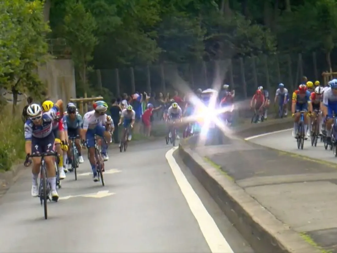 Tour de France : le français Julian Alaphilippe affole un radar à l’entrée de Paris