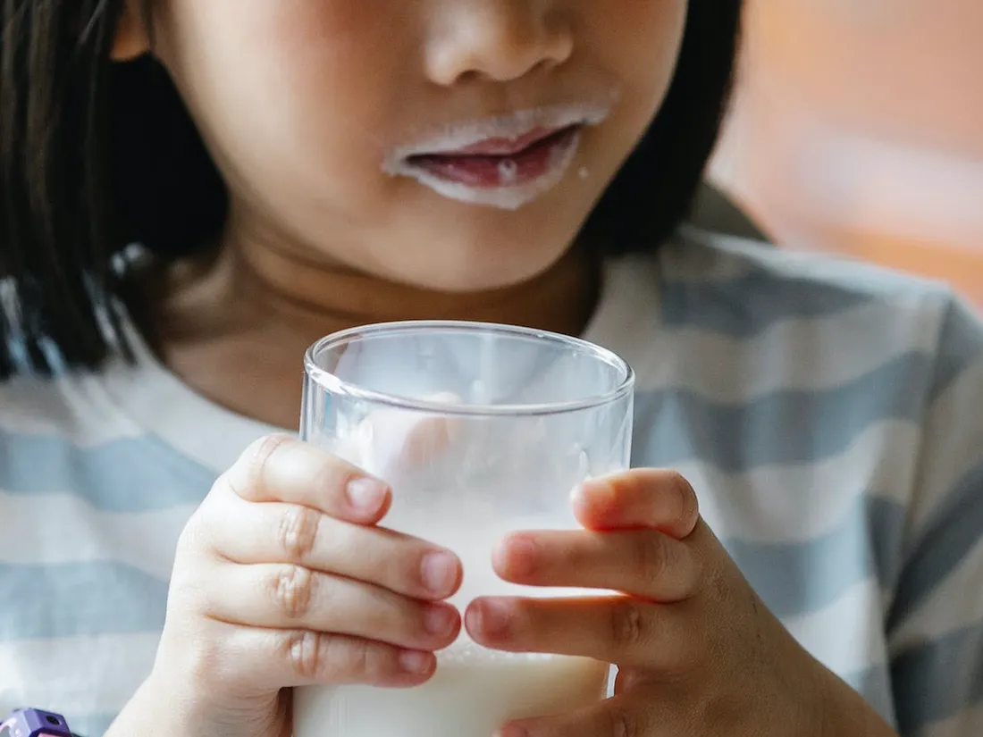 Mauvais goût, drôle d’odeur : des bouteilles de lait rappelées dans toute la France