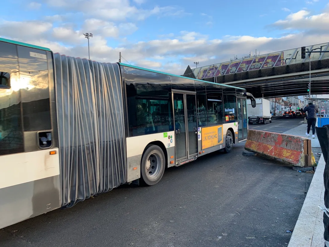 Un bus RATP filmé à contresens sur le périphérique à Paris