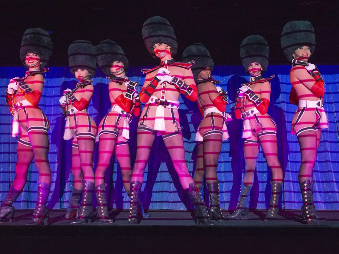 Les danseuses du Crazy Horse sont montées à nouveau sur les planches du cabaret.