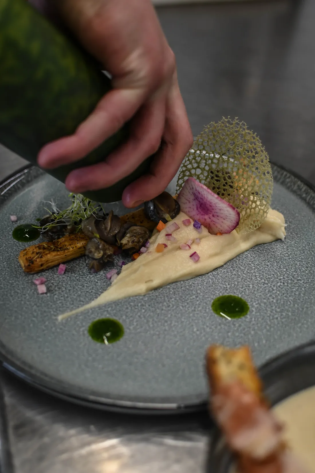 A TABLE - LE BENGY