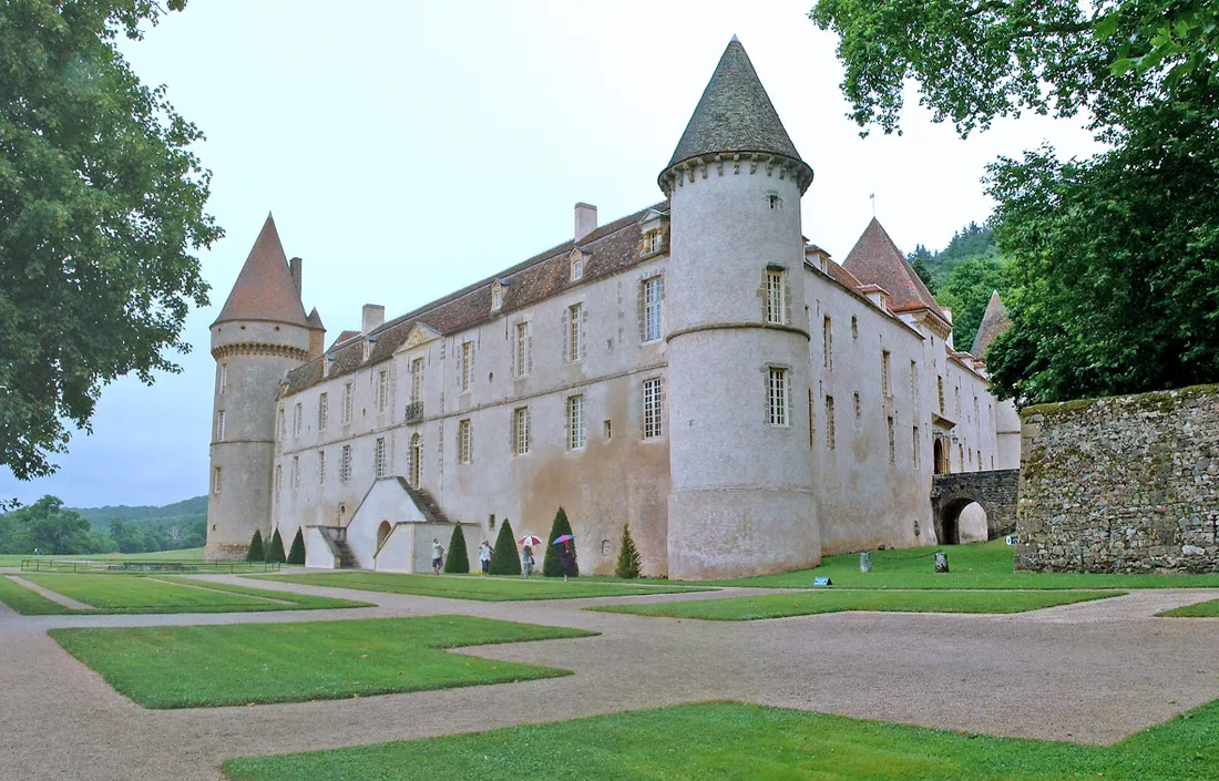 Des centaines de châteaux ouvriront leurs portes aux visiteurs samedi à la tombée de la nuit.