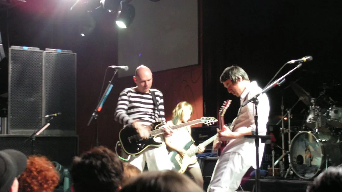 Billy Corgan et Jeff Schroeder en concert avec les Smashing Pumpkins.