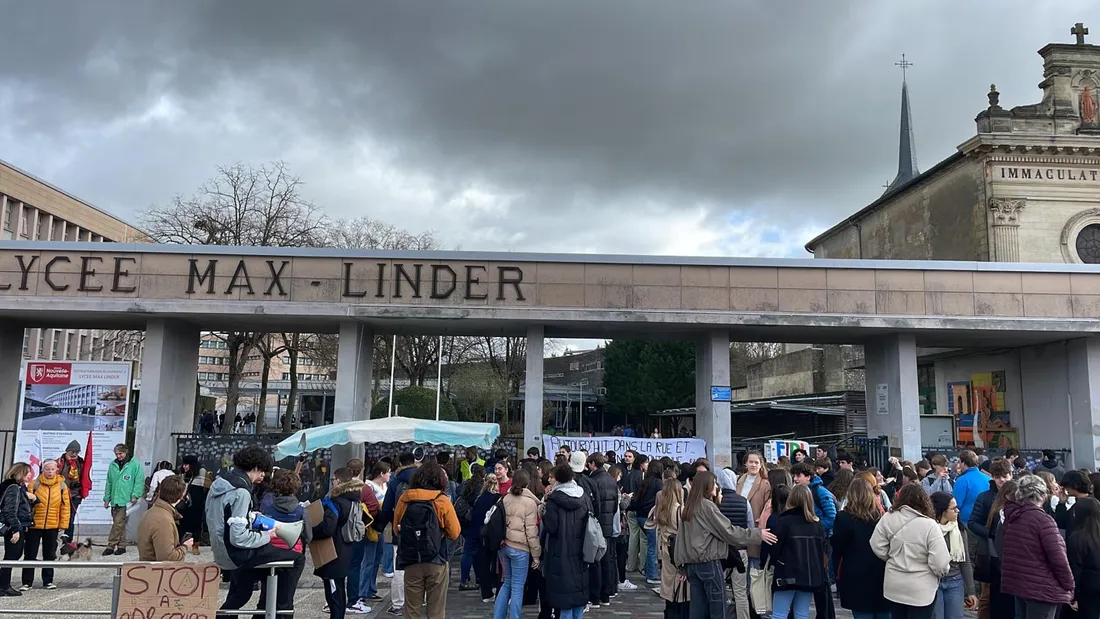 Près d'une centaine de lycéens ont bloqué le lycée Max Linder de Libourne ce 15 mars