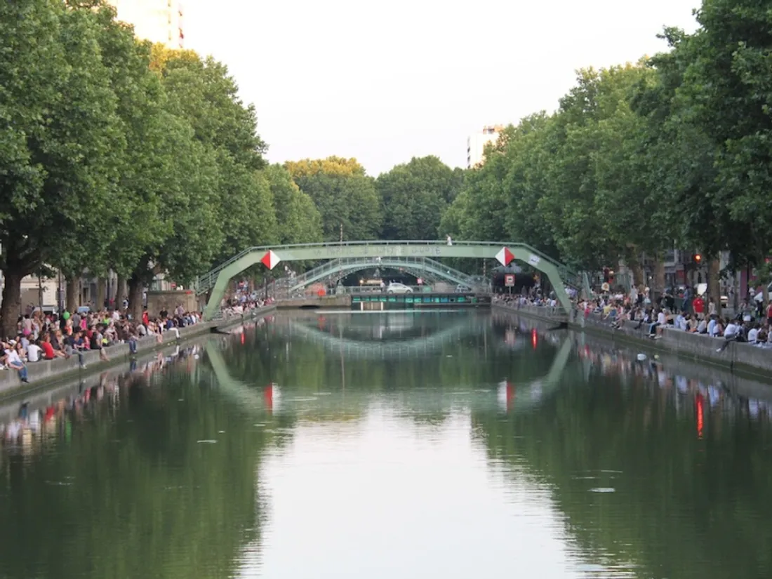 Le canal Saint-Martin est un lieu de rendez-vous festif pour les Franciliens.