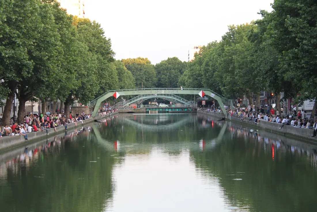 Le canal Saint-Martin est un lieu de rendez-vous festif pour les Franciliens.