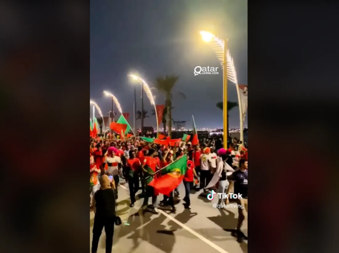Des "supporters" portugais défilent au Qatar avant le début de la coupe du monde de football.