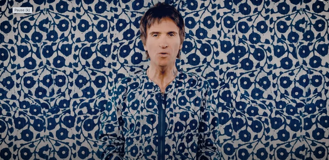 Johnny Marr dans la vidéo de "Somewhere".