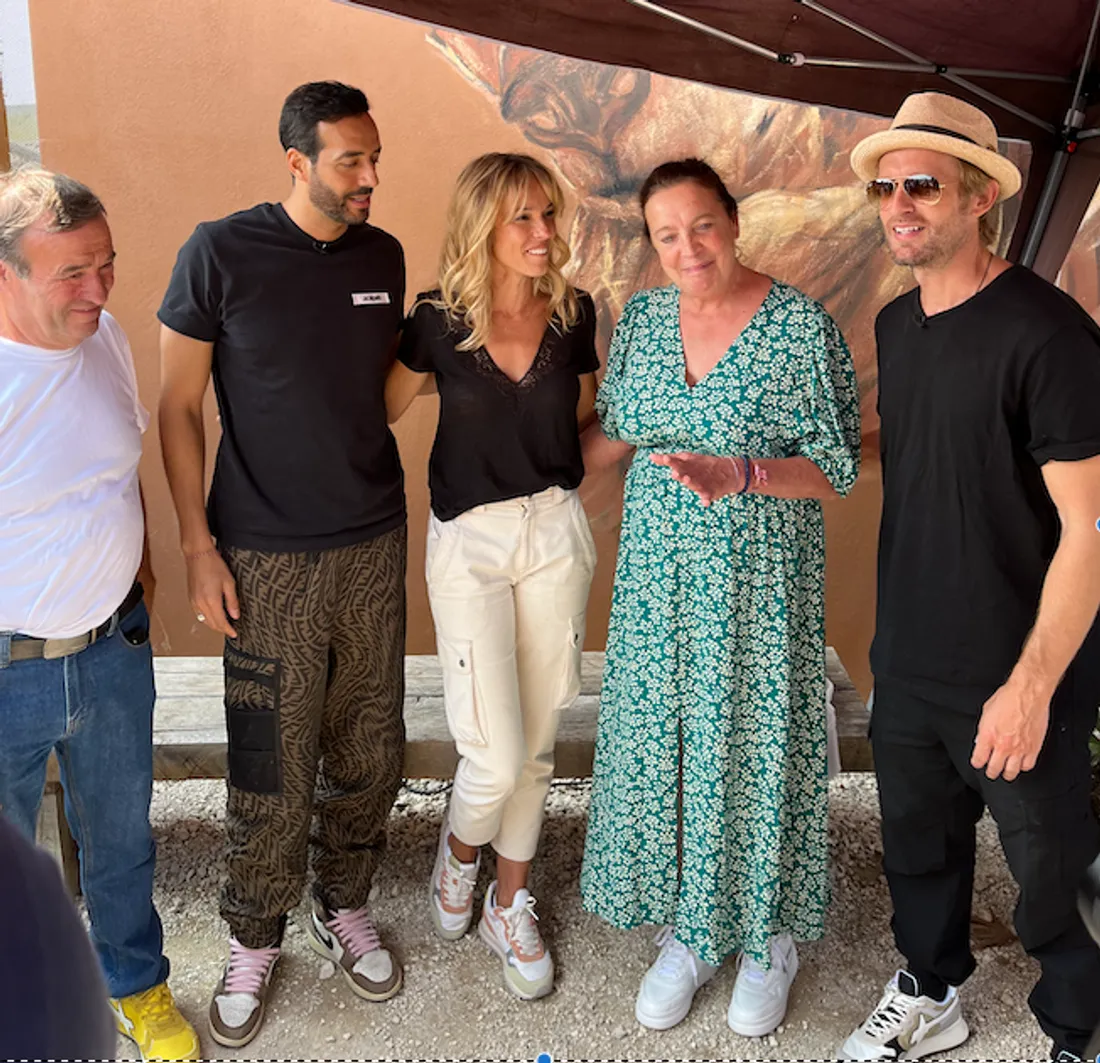 Elodie Fontan, Philippe Lacheau, Tarek Boudali avec Patrick et Francine Violas