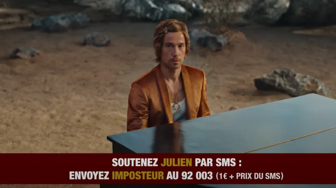 Julien Doré reprend son look de la Nouvelle Star.