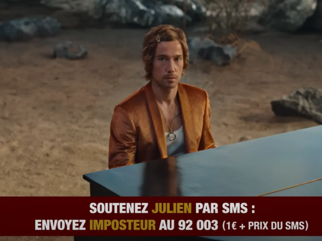 Julien Doré reprend son look de la Nouvelle Star.