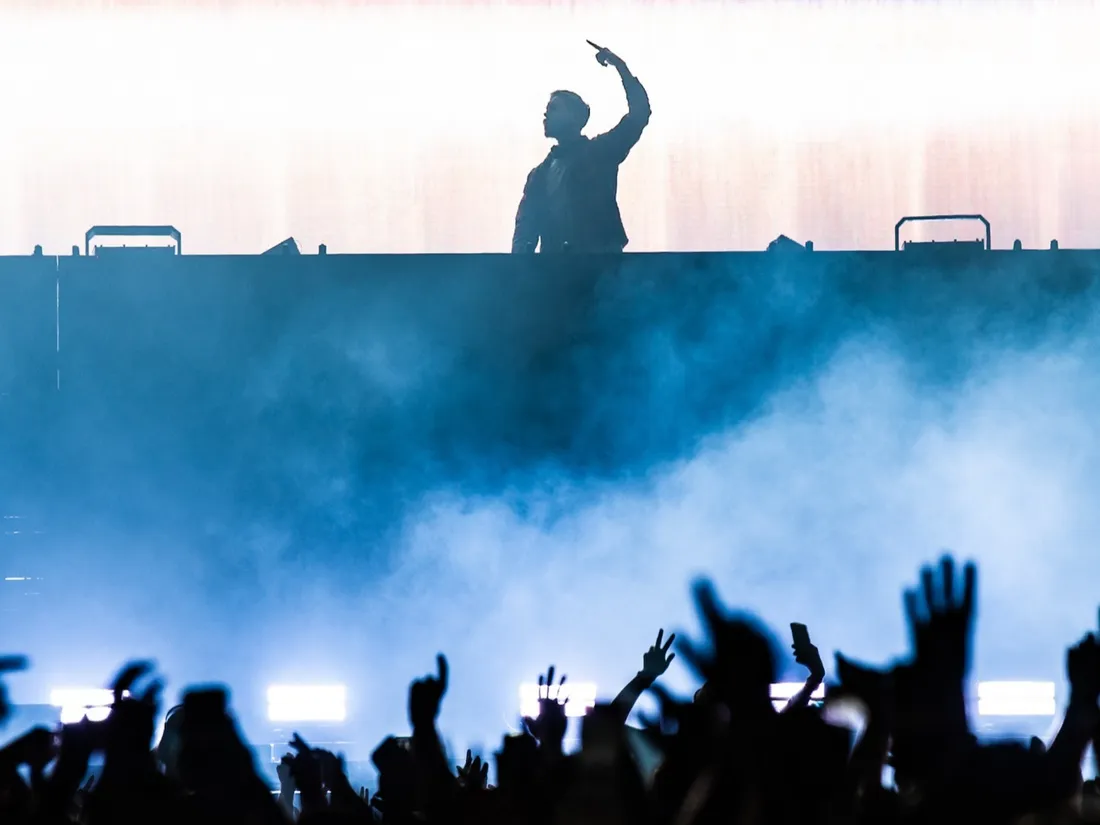 Calvin Harris en mode summer avec son nouveau titre « Blessigns »