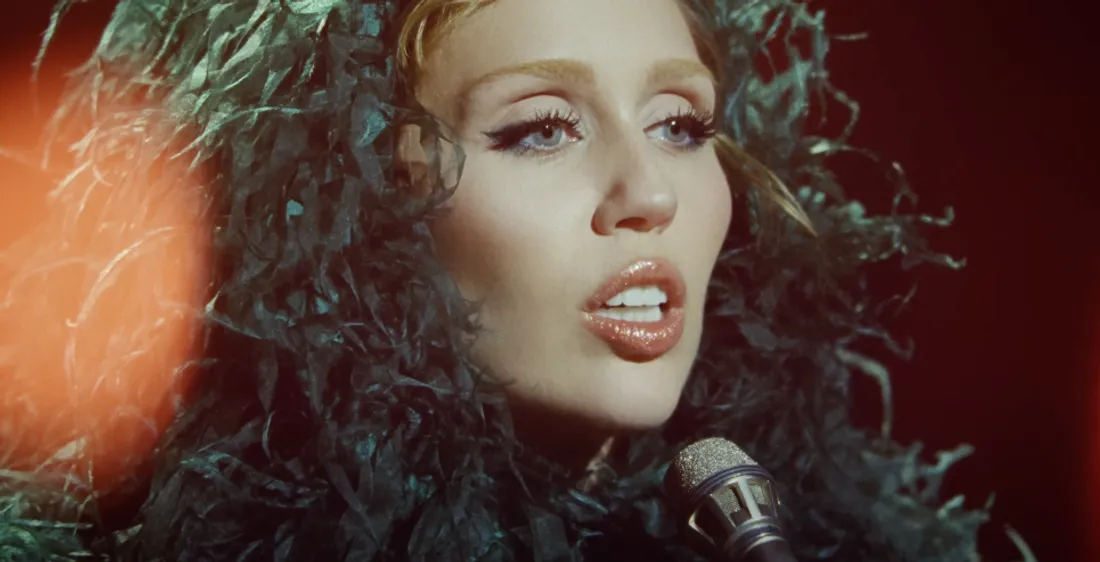 Capture d'écran YouTube Miley Cyrus - Something Beautiful