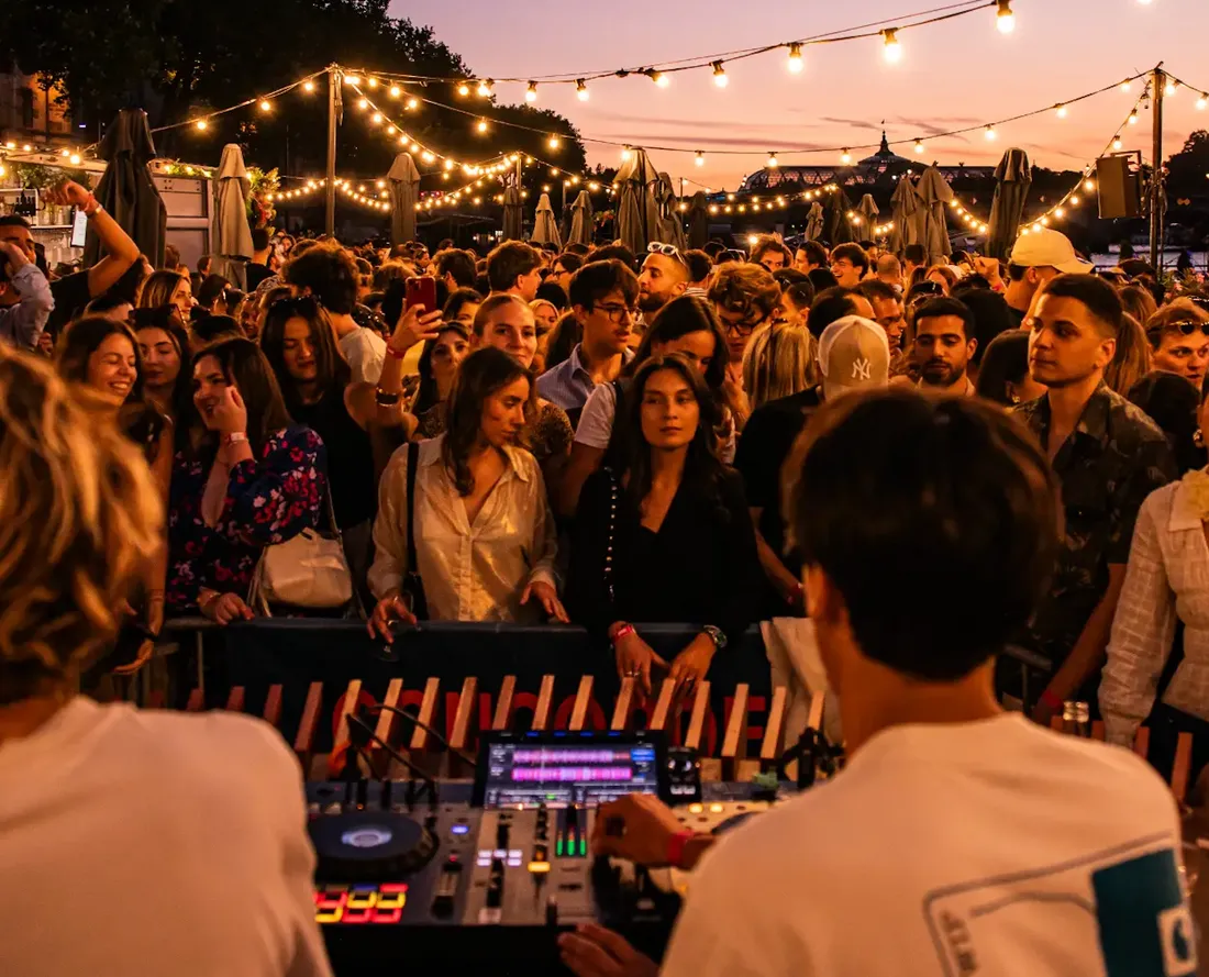 La soirée Deep Dimanche à Paris.