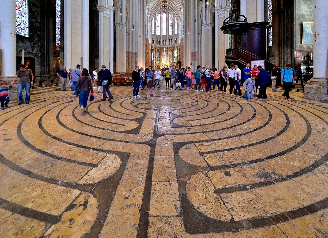 Le labyrinthe de la cathédrale de Chartres que Sting s'est fait tatouer dans le dos