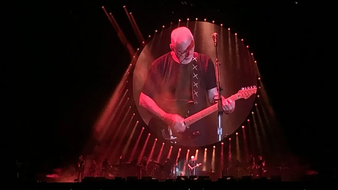 David Gilmoure ne ferme pas la porte à un concert de Pink Floyd holographique.