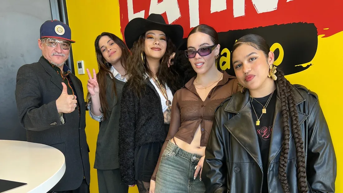 Drea Dury, La Valentina, Kimy Lq et Belldi avec Roberto dans la "Revolucion Reggaeton"