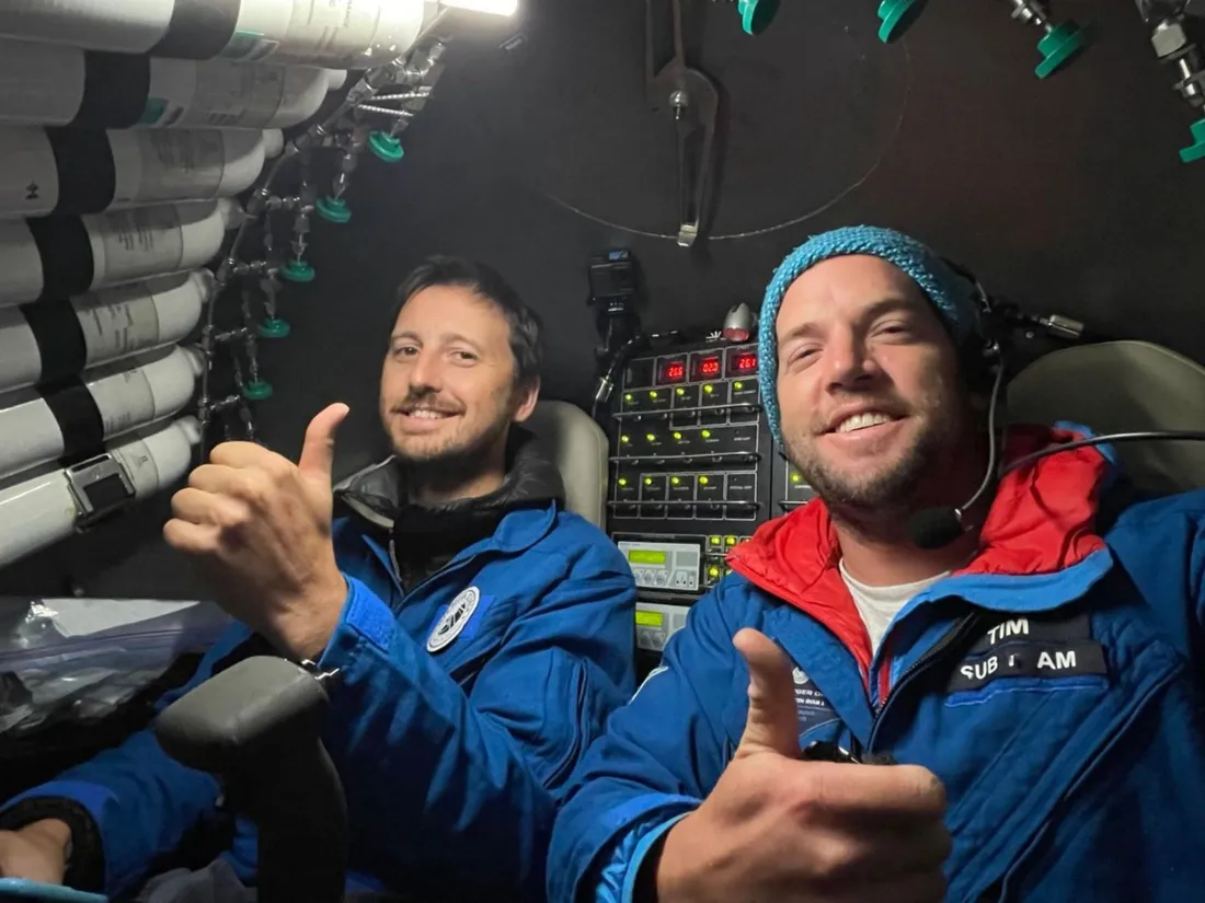 Jérémie Morizet et Tim McDonald à bord de l'engin sous-marin Bakunawa 
