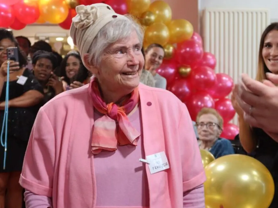 Françoise, 86 ans, après avoir été récompensée du titre de Miss Retraitée 2024