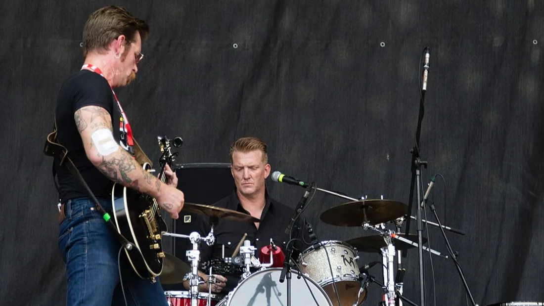Josh Homme et Jesse Hughes en concert avec Eagles of Death Metal.