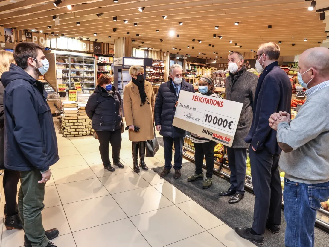 Hauts-de-Seine : elle gagne 10.000 euros et décroche un CDI le même jour