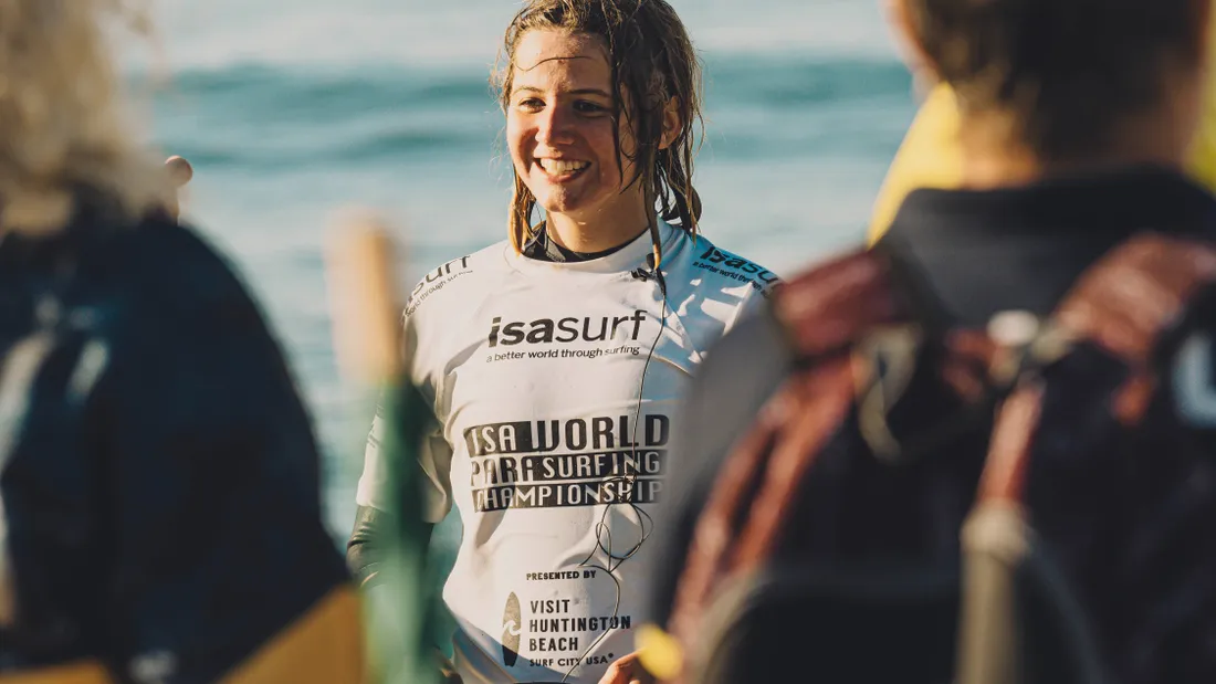 La para-surfeuse Lou Méchiche est l'une des 203 relayeurs à porter la flamme olympique en Gironde 