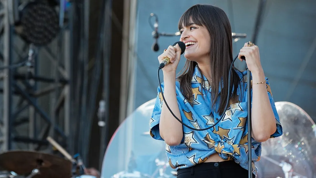 Clara Luciani aux Vieilles charrues en 2022.
