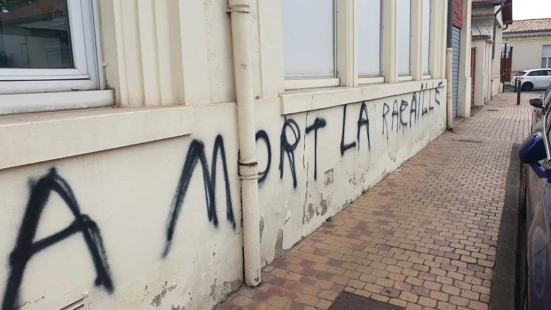 Un des tags retrouvés à Bègles sur une école