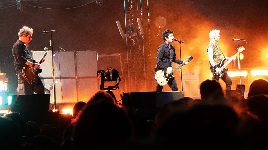 "New Years Rev" s'inspirera des débuts de Green Day.