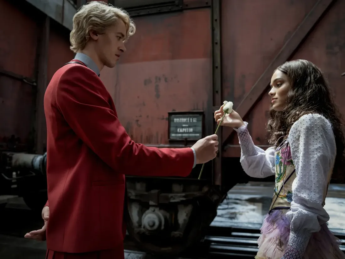 Tom Blyth et Rachel Zegler dans "Hunger Games : la ballade du serpent et de l'oiseau chanteur"