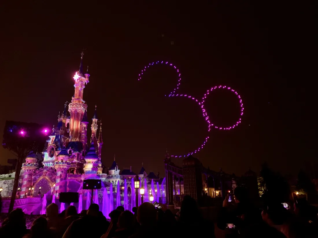 Le show de drones pour le spectacle Disney D-Light.