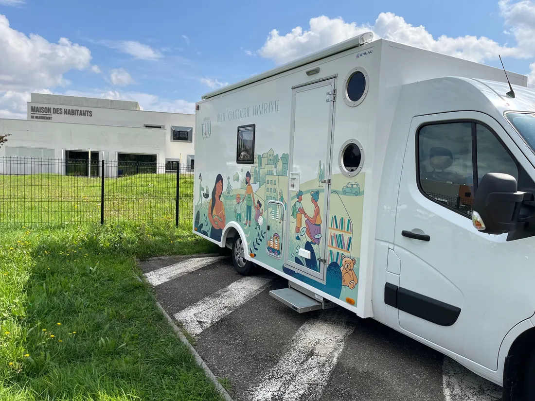 La halte garderie itinérante est présente le lundi à Mérignac, quartier Beaudésert.