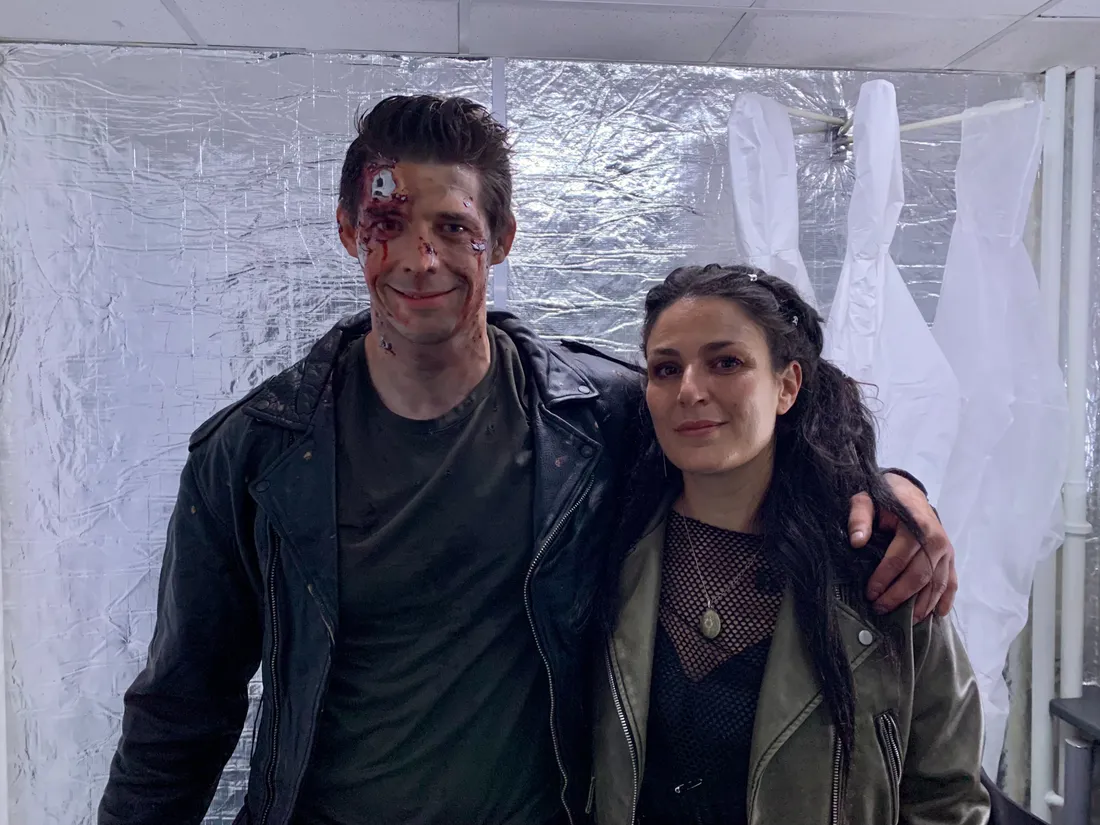 Alexis Driollet dans le rôle du Terminator T-800, et Eliza Calmat, la metteuse en scène.