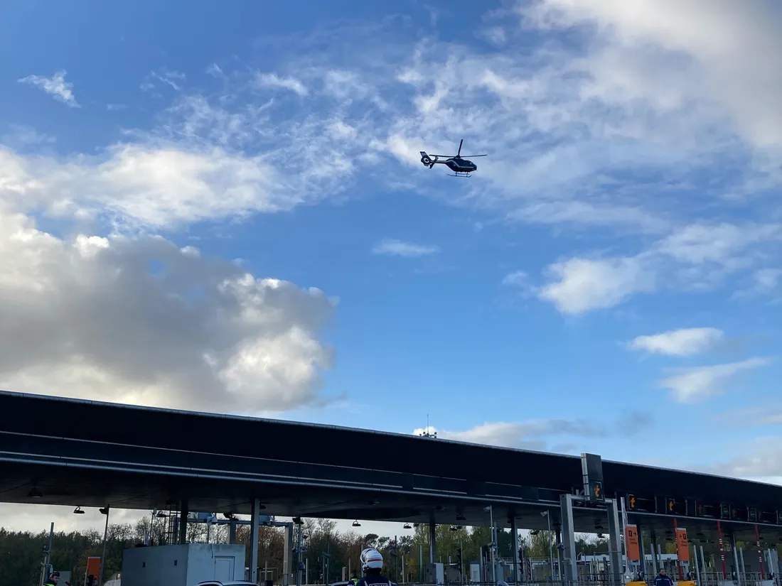 Un hélicoptère de la Gendarmerie était présent pour renforcer les contrôles