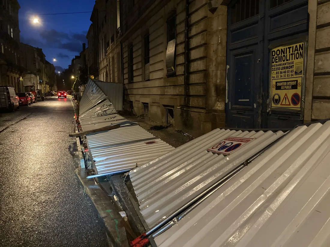 A Bordeaux, certaines barrières de chantier n'ont pas résisté