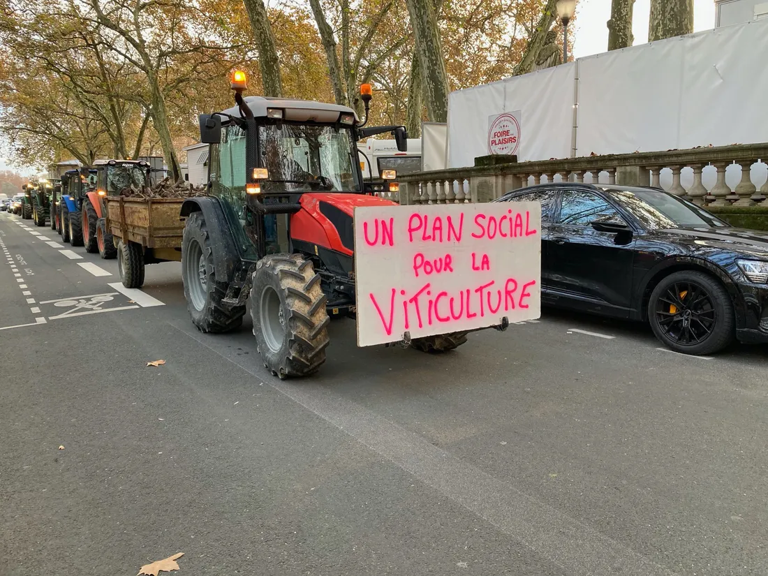 Près de quinze tracteurs ont participé à une opération escargot