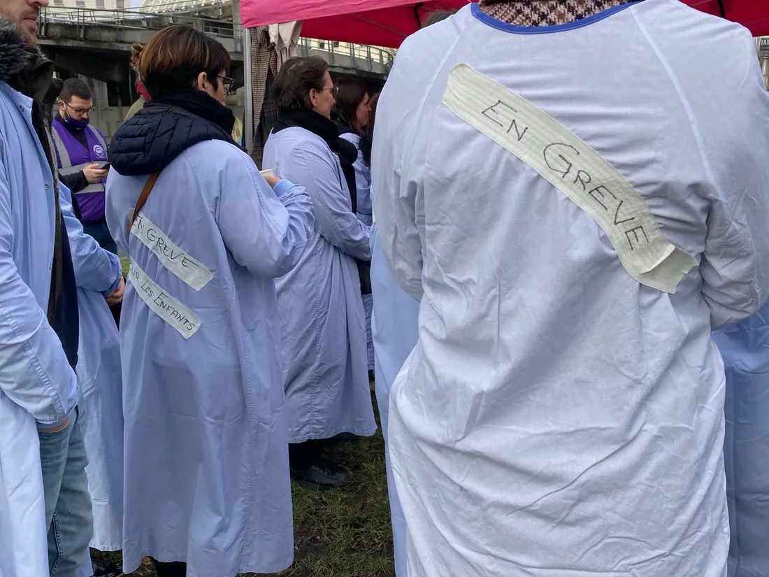 Les grévistes demandent des embauches