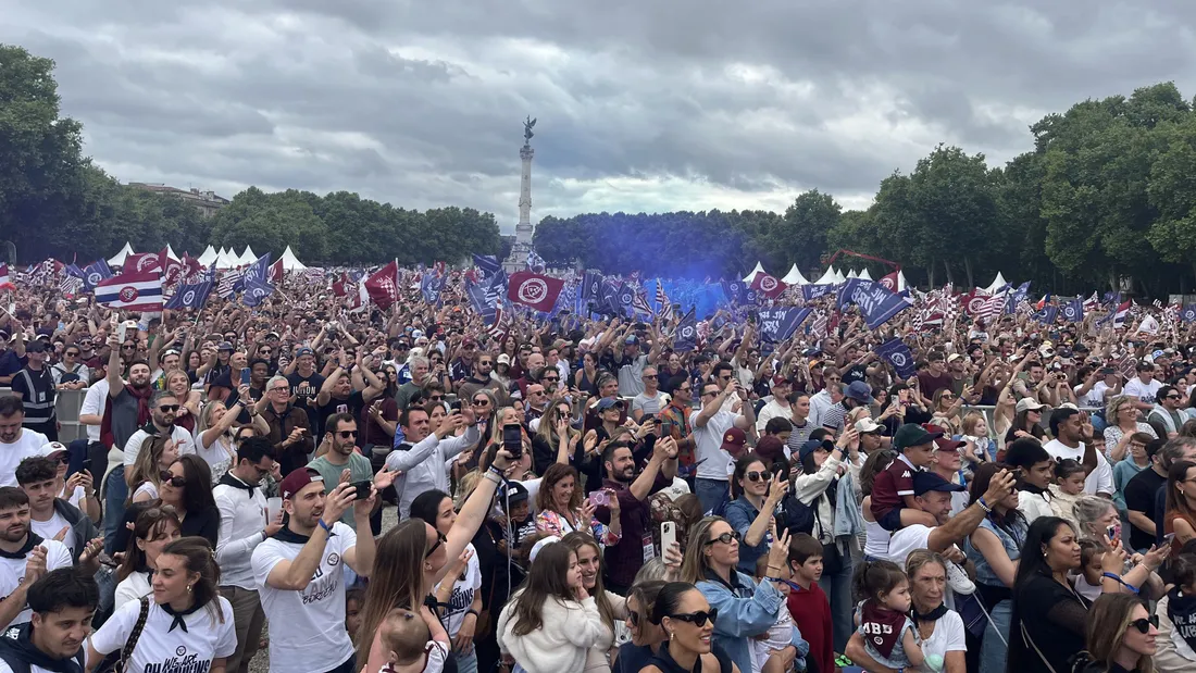 40 000 supporters étaient présent place des Quinconces
