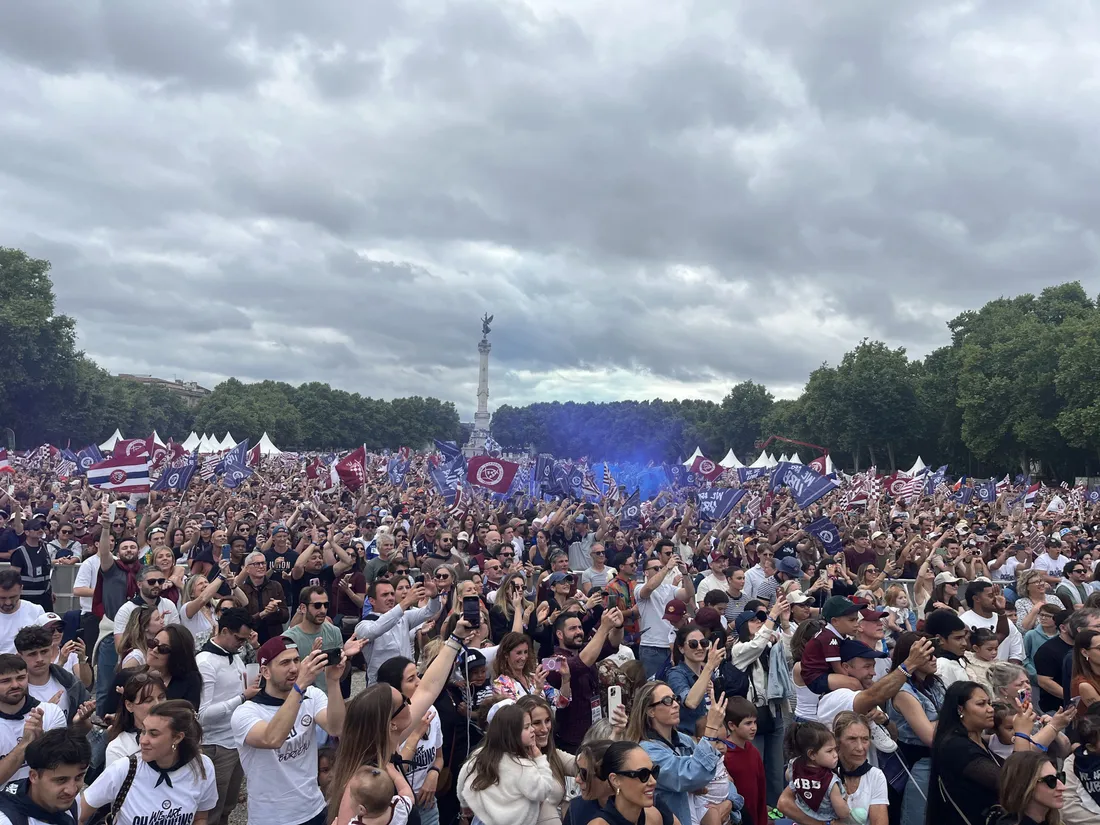 40 000 supporters étaient présent place des Quinconces