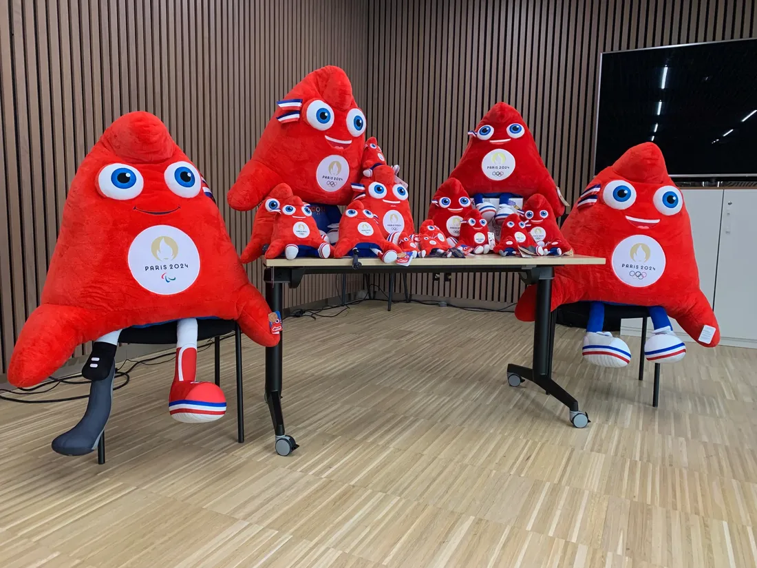 JO 2024 de Paris : les mascottes « Phryges » fabriquées en Chine