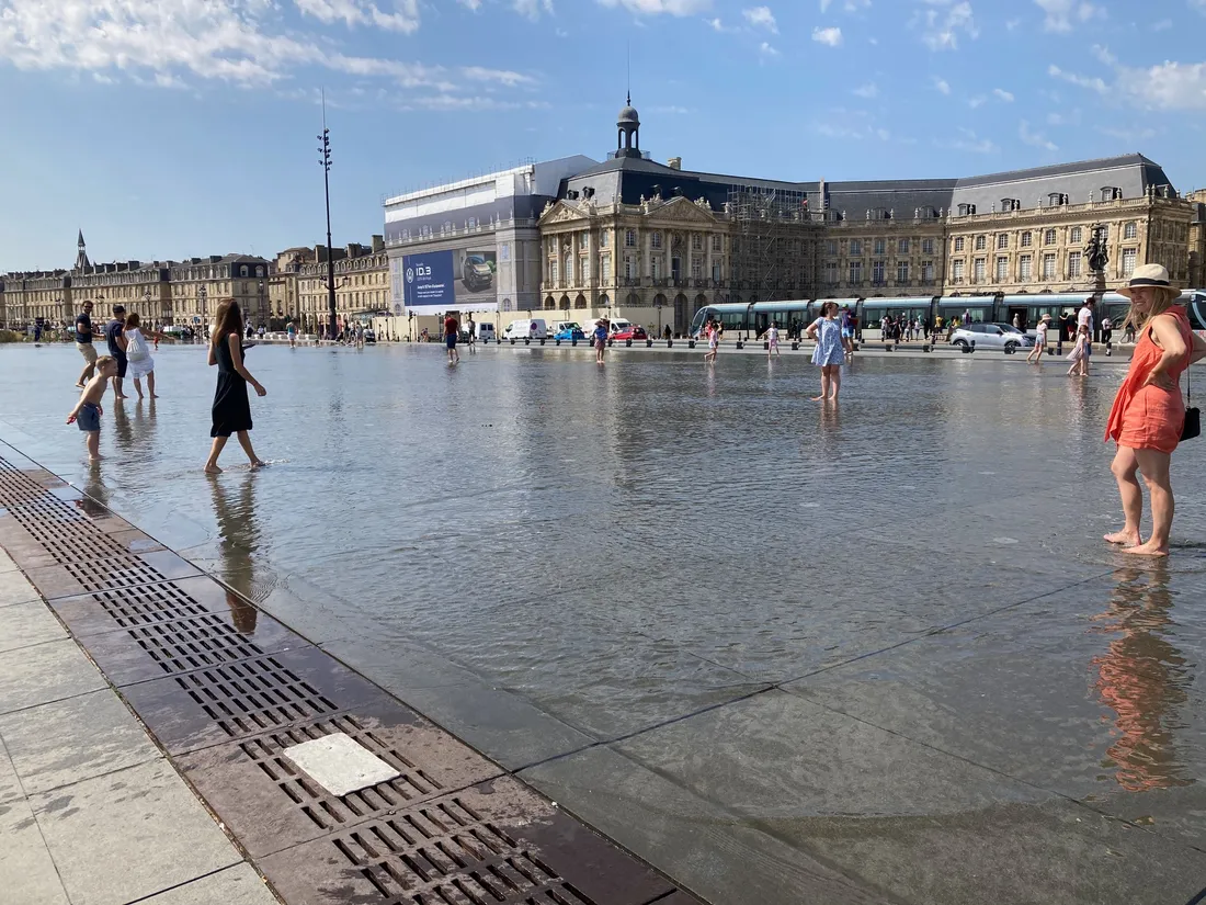 Le Mirroir d'eau, attraction touristique de Bordeaux