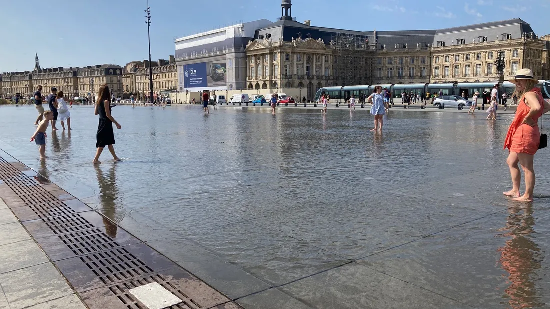 Le miroir d'eau toujours prisé pour se rafraichir