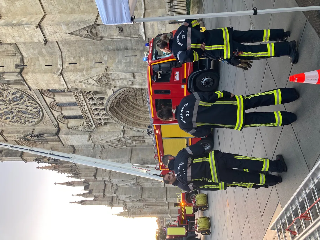 L'exercice a duré une partie de la matinée à la cathédrale Saint-André de Bordeaux