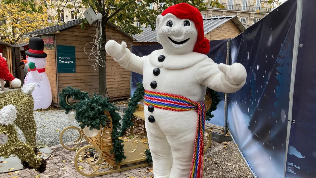 Le Bonhomme carnaval de Québec a fait le voyage à Bordeaux pour le marché de Noël