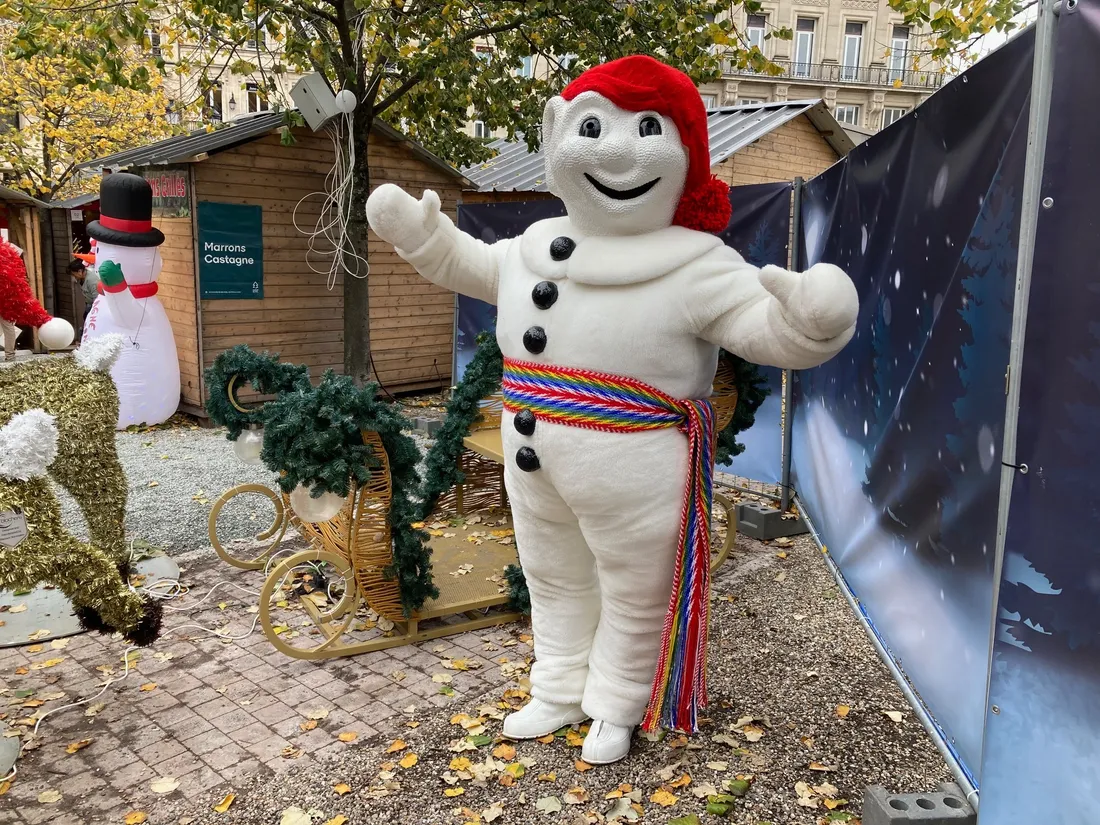 Le Bonhomme carnaval de Québec a fait le voyage à Bordeaux pour le marché de Noël