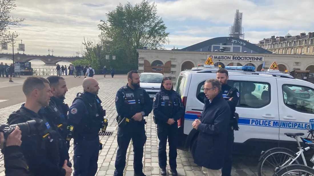 Pierre Hurmic est venu remercier les policiers municipaux de Bordeaux