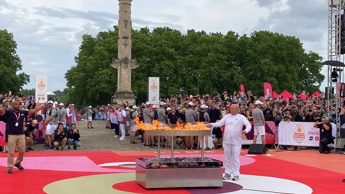 Thierry Marx a allumé le chaudron olympique aux Quinconces