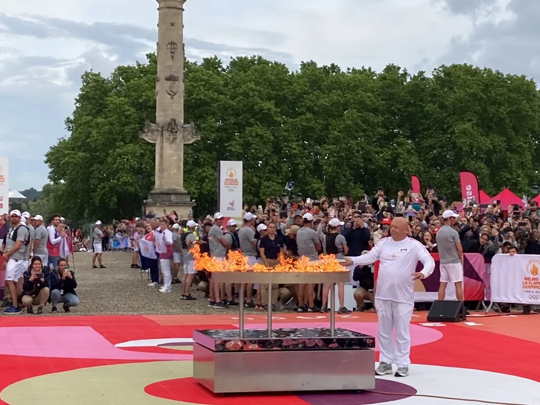 Thierry Marx a allumé le chaudron olympique aux Quinconces